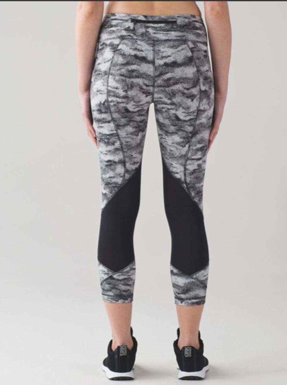 Lululemon Womens Pace Rival Crop Leggings Power Luxtreme Hazy Days Black White 6